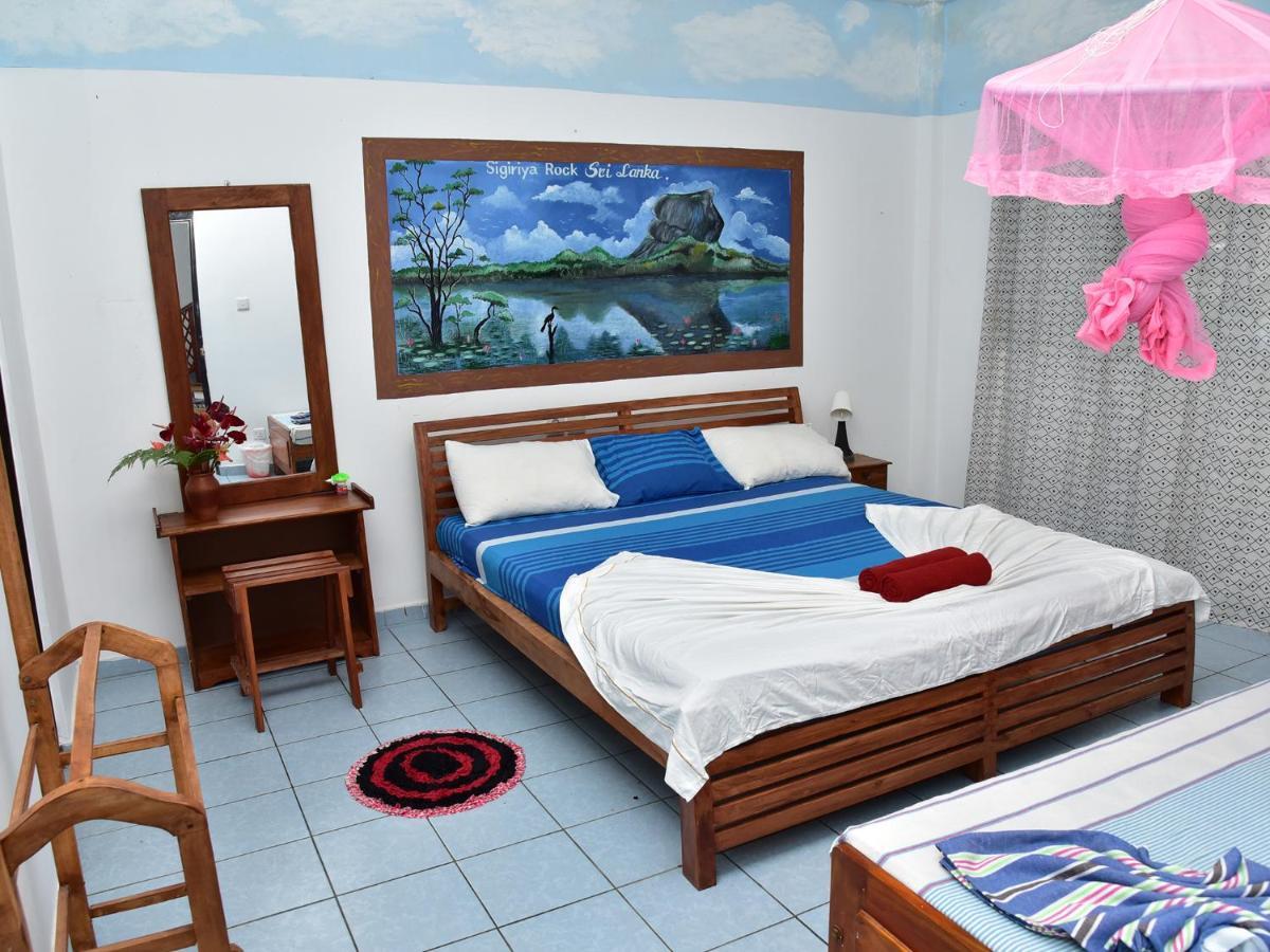 Hotel Happy Tuna Hikkaduwa Eksteriør bilde