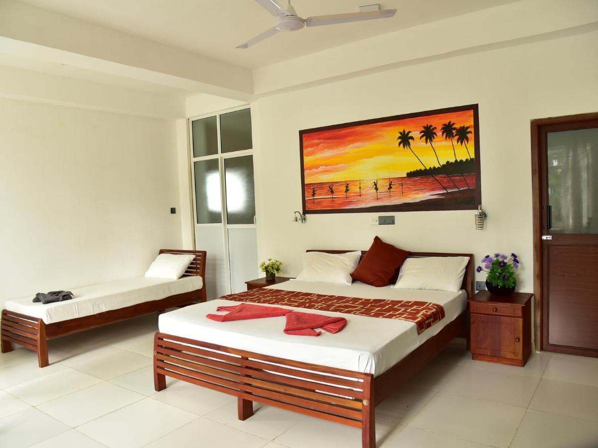 Hotel Happy Tuna Hikkaduwa Eksteriør bilde